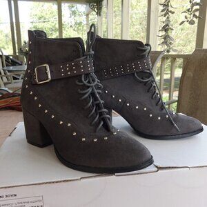 Yoki Sorrel women's size 8 dark grey suede studded lace up boots 2" heels VGC